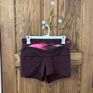 Lululemon Boogie Short Full-On Luon Roll Down Reversible Burgundy Size 10